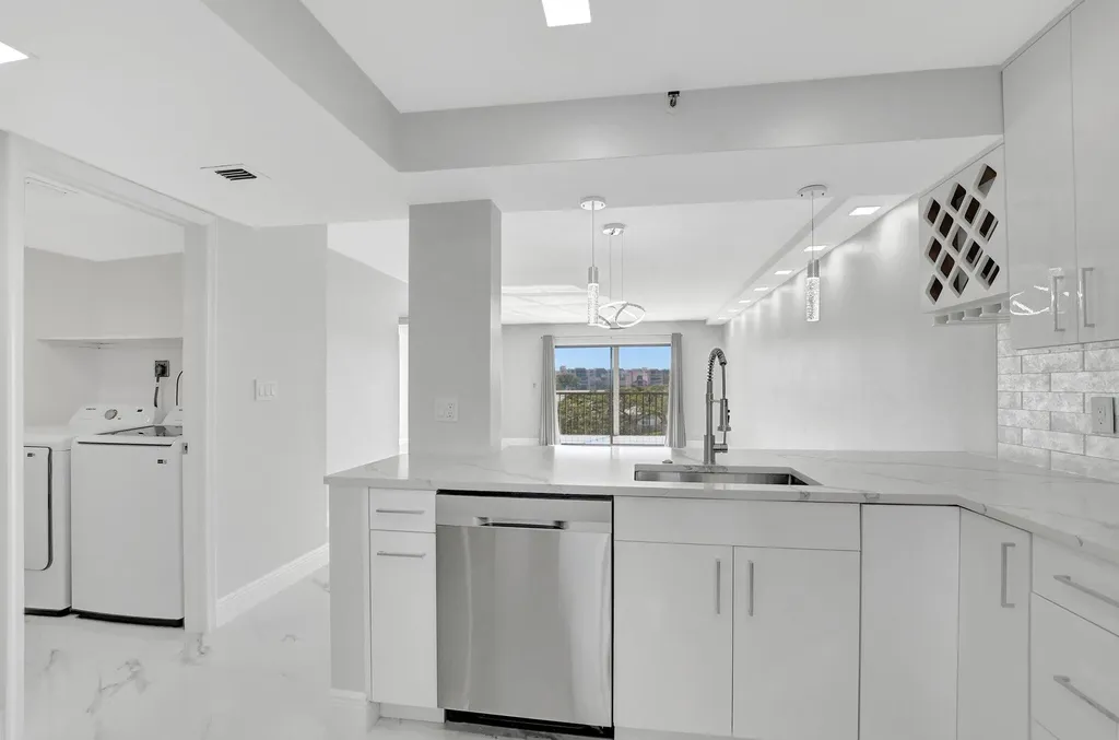 7076 Huntington Lane Delray Beach FL 33446