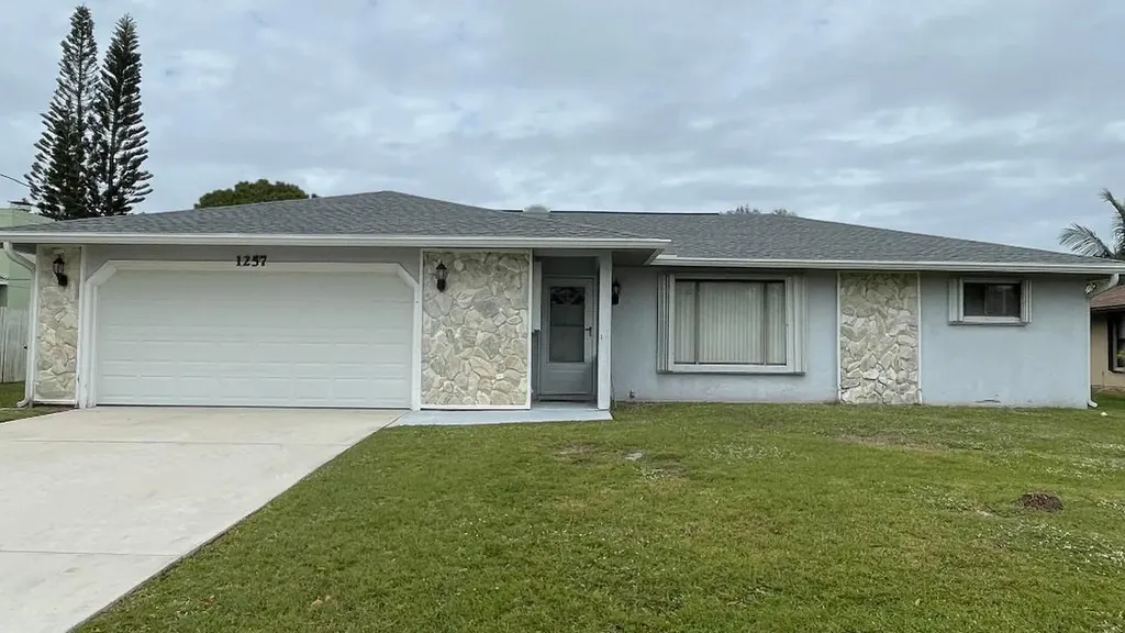 1257 SE Mcfarlane Avenue Port St Lucie FL 34952