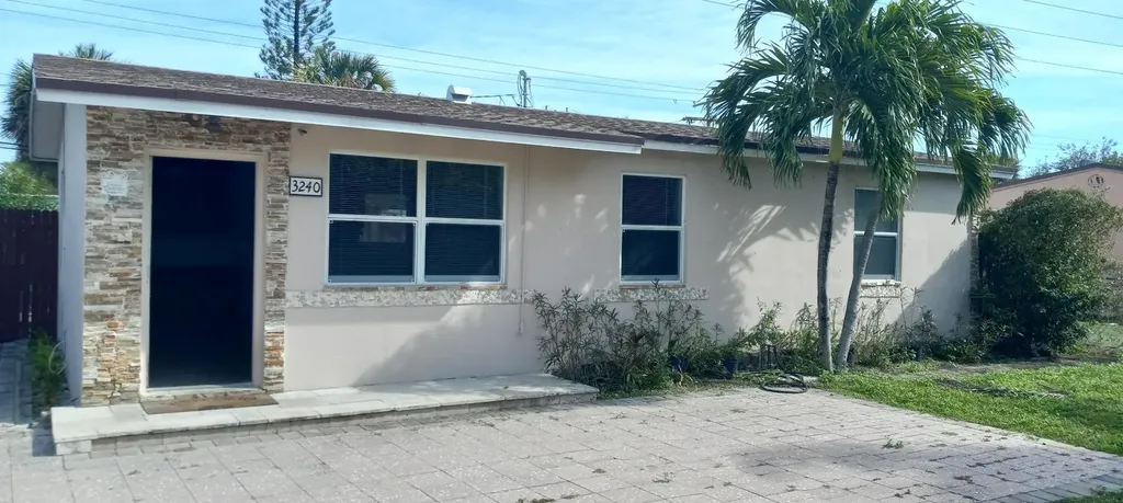 3240 Avenue F Riviera Beach FL 33404