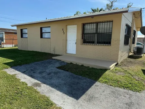 832 SW Avenue B Belle Glade FL 33430