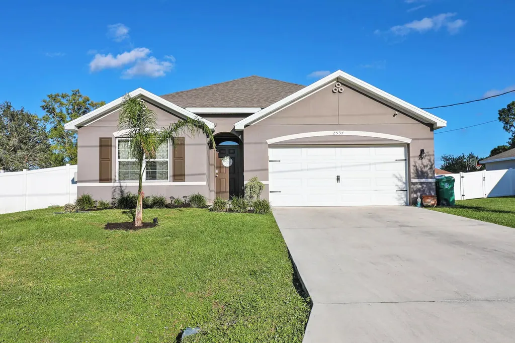 2537 SW Fondura Road Port St Lucie FL 34953