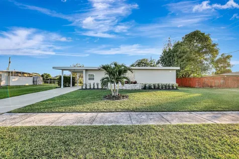 180 SE Soneto Court Port St Lucie FL 34983