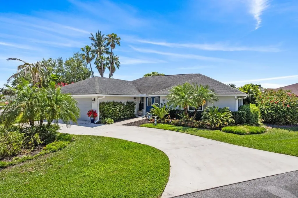 19 Sovereign Way Hutchinson Island FL 34949