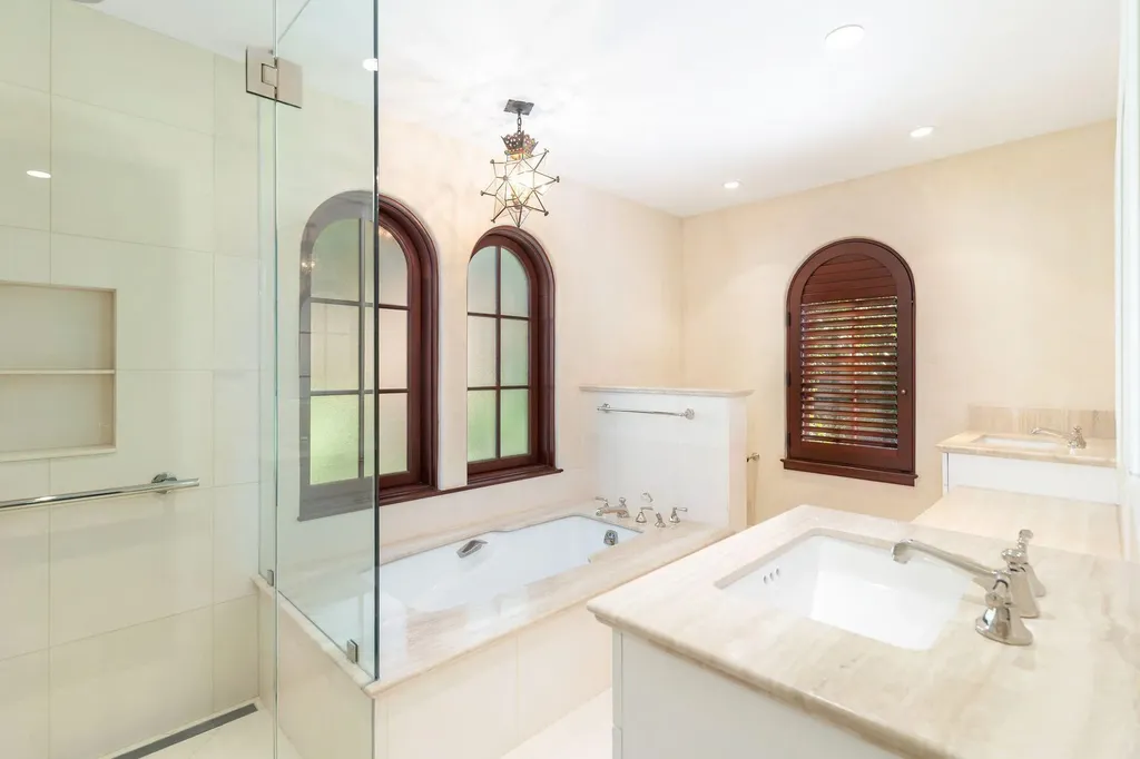 424 Brazilian Avenue Palm Beach FL 33480