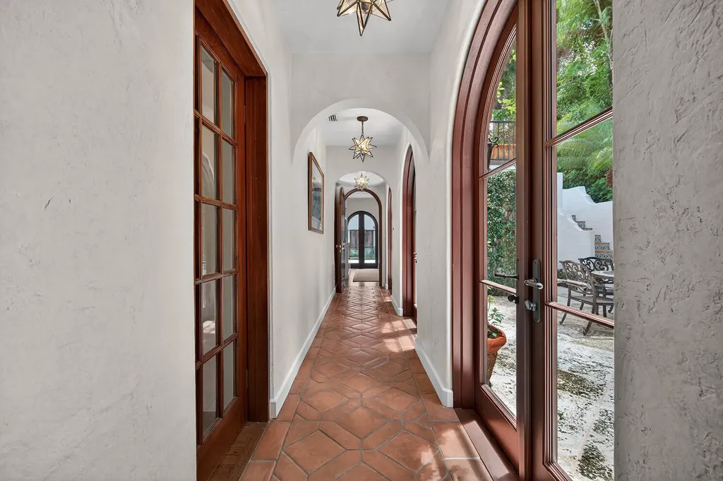 424 Brazilian Avenue Palm Beach FL 33480
