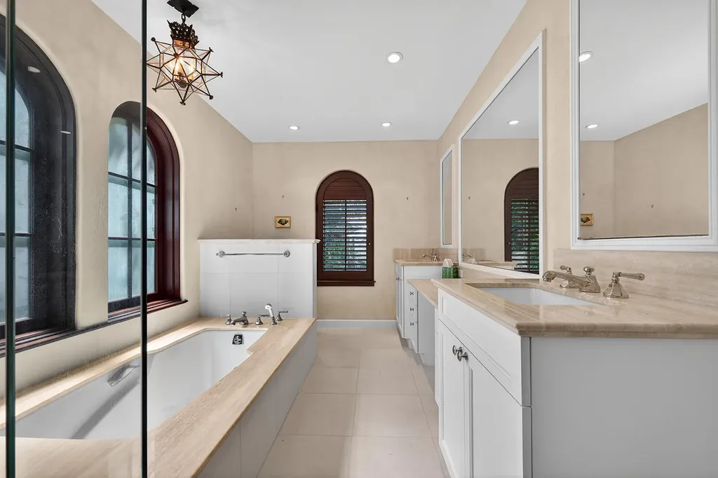 424 Brazilian Avenue Palm Beach FL 33480