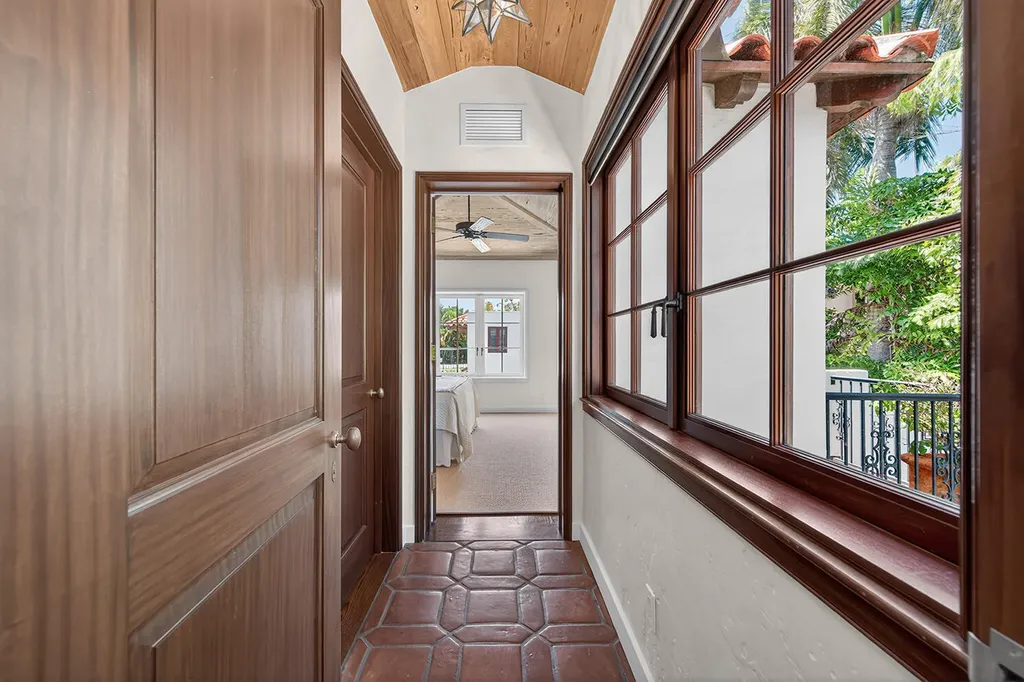 424 Brazilian Avenue Palm Beach FL 33480