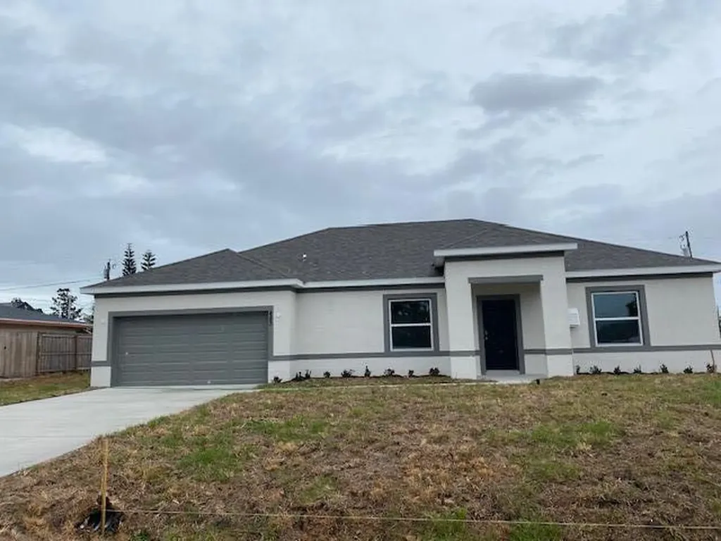 483 SE Sunnydale Lane Port St Lucie FL 34983