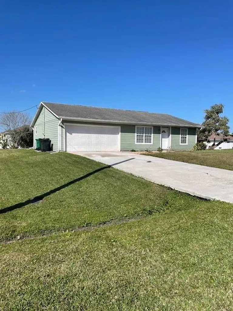 1001 SW Dartmouth Avenue Port St Lucie FL 34953