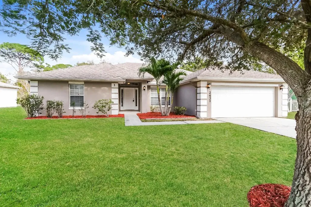 2431 SE Gilbert Avenue Port St Lucie FL 34952