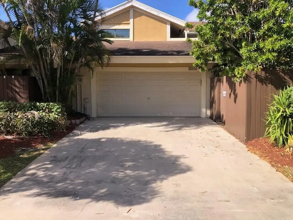 7516 Sierra Drive E Boca Raton FL 33433