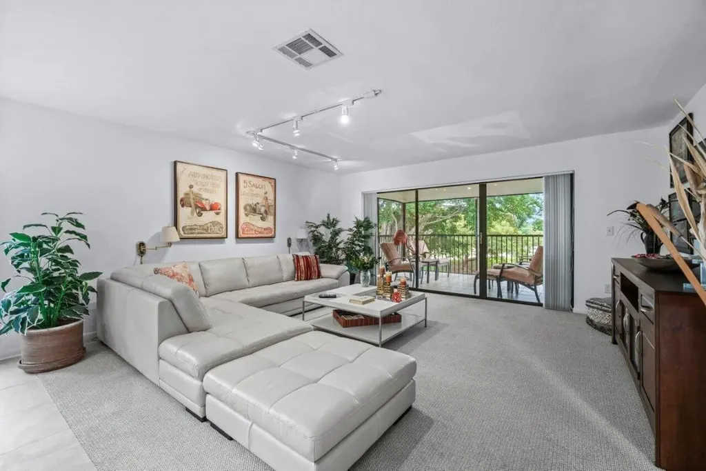 20 Westgate Lane Boynton Beach FL 33436