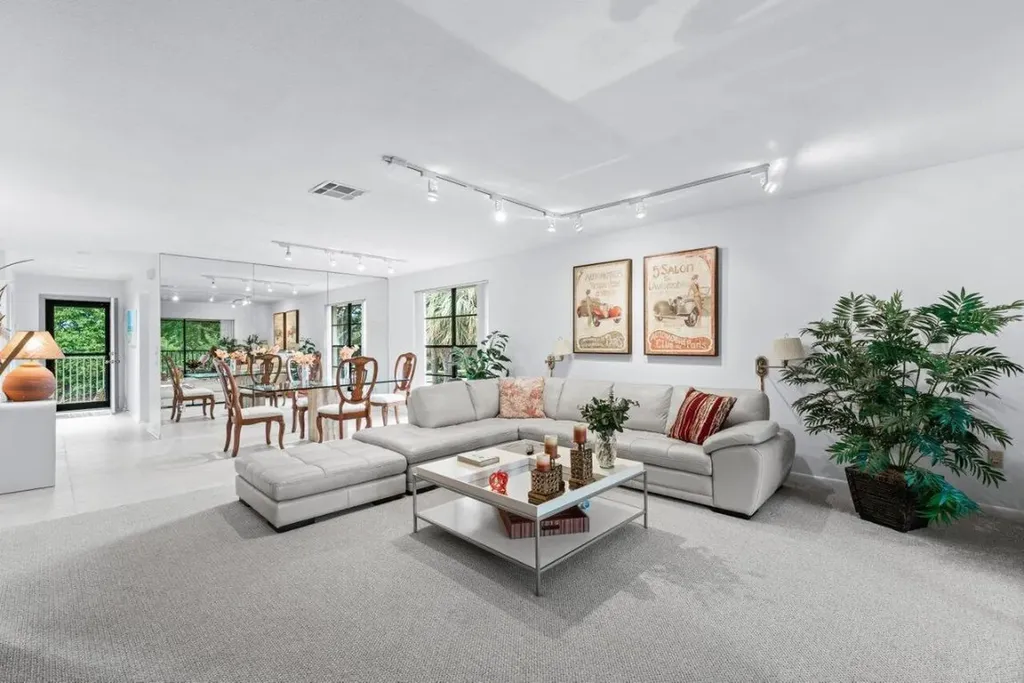 20 Westgate Lane Boynton Beach FL 33436