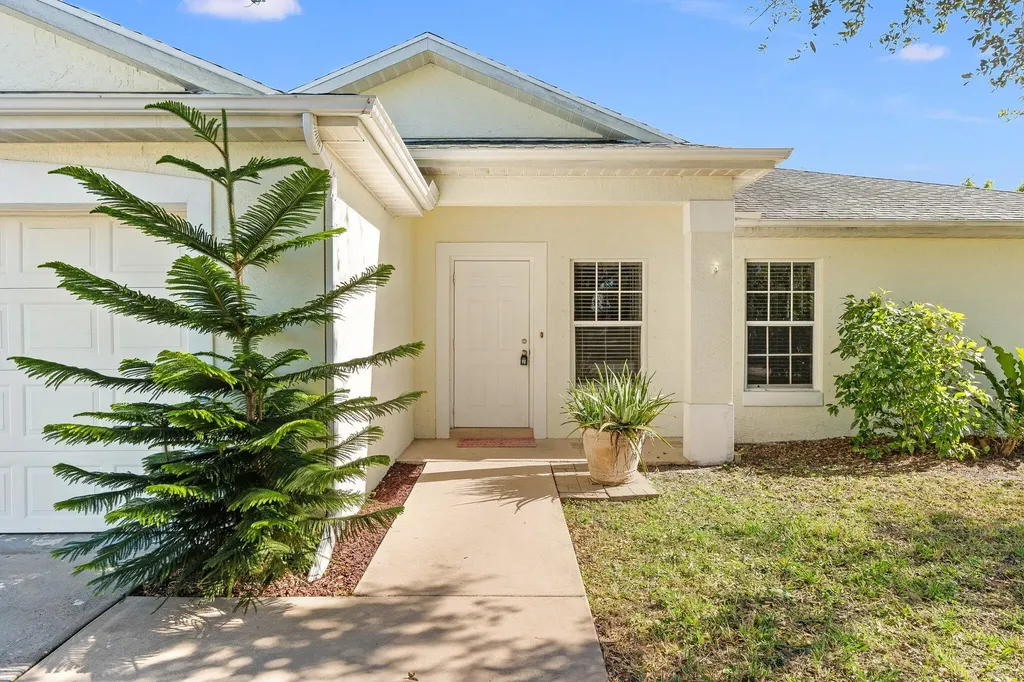 2513 SE Lakewood Street Port St Lucie FL 34952