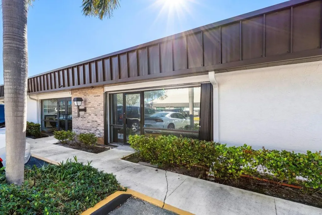 1979 10th Avenue N Lake Worth Beach FL 33461