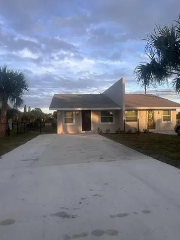 1302 N 12th Street Fort Pierce FL 34950
