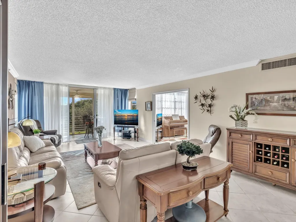 3510 Oaks Way Pompano Beach FL 33069