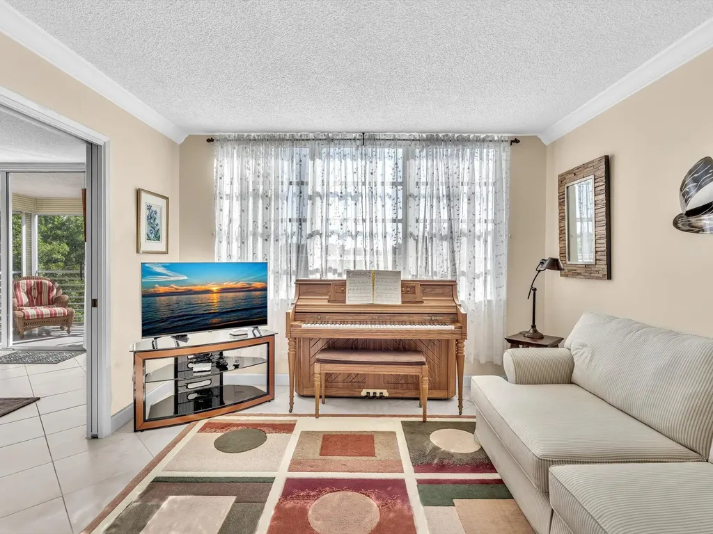 3510 Oaks Way Pompano Beach FL 33069