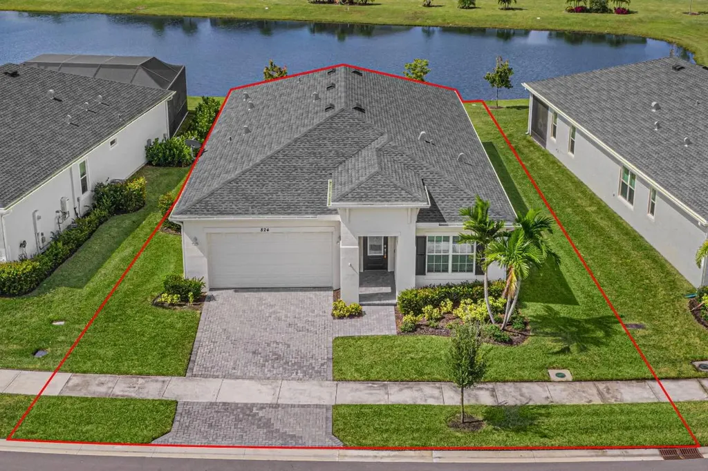 824 SE Bloomfield Road Port St Lucie FL 34984