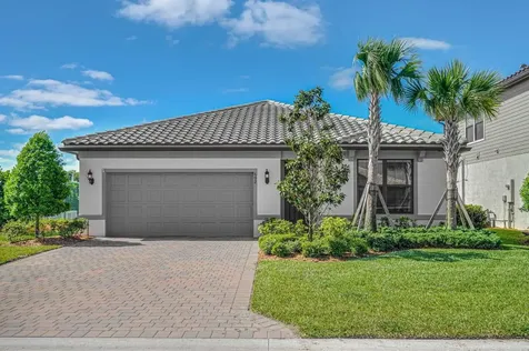 692 SE Boboli Way Port St Lucie FL 34984