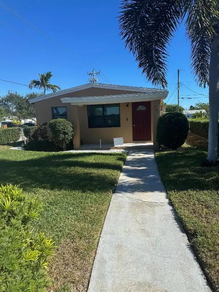 353 NW 7th Avenue Delray Beach FL 33444