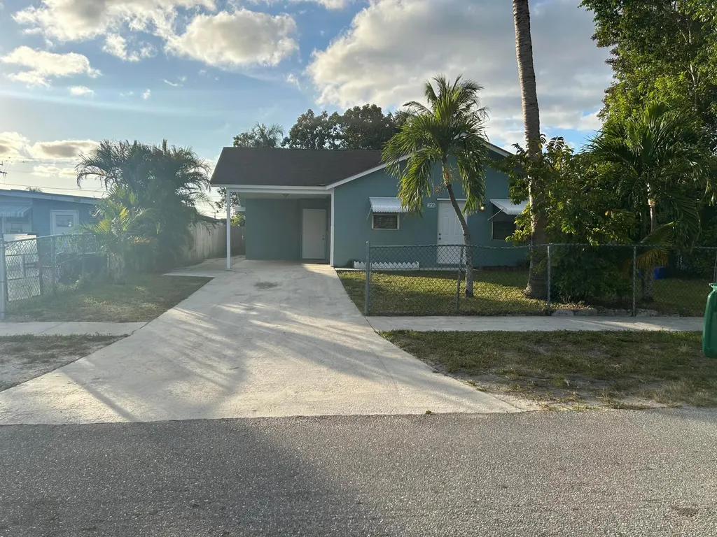 205 Fleming Avenue Greenacres FL 33463