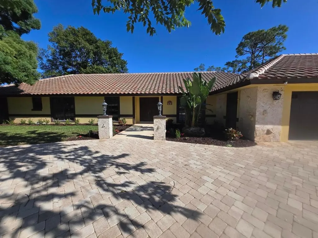 581 S Country Club Drive Atlantis FL 33462