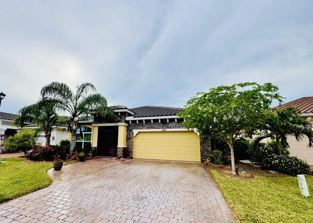 1807 Berkshire Circle SW Vero Beach FL 32968