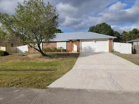 545 NW Avon Avenue Port St Lucie FL 34983