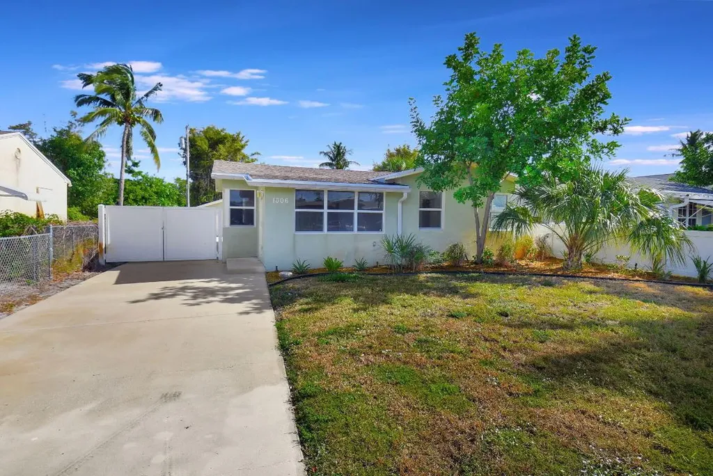 1006 SE 3rd Street Boynton Beach FL 33435