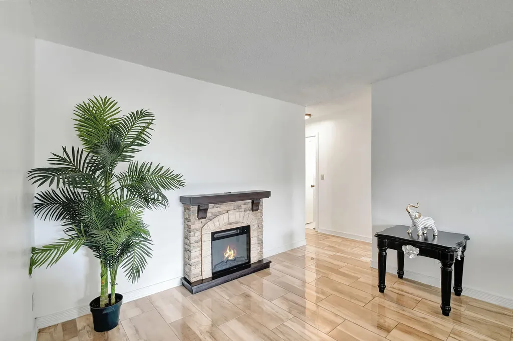 702 SW 23rd Terrace Boynton Beach FL 33435