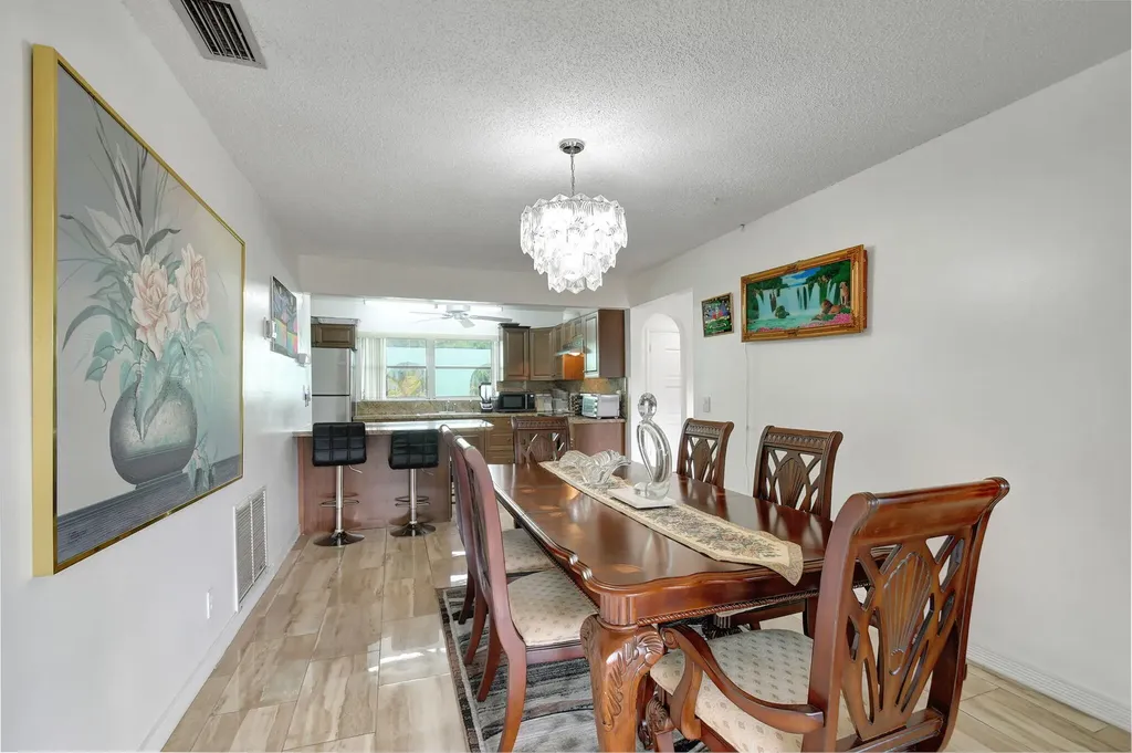 702 SW 23rd Terrace Boynton Beach FL 33435