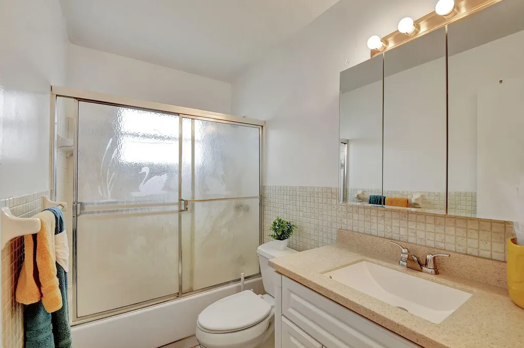 702 SW 23rd Terrace Boynton Beach FL 33435