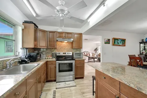 702 SW 23rd Terrace Boynton Beach FL 33435