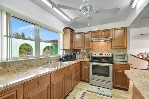 702 SW 23rd Terrace Boynton Beach FL 33435