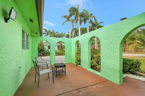 702 SW 23rd Terrace Boynton Beach FL 33435