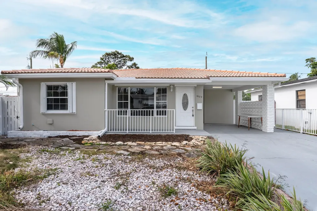 1609 N J Terrace Lake Worth Beach FL 33460