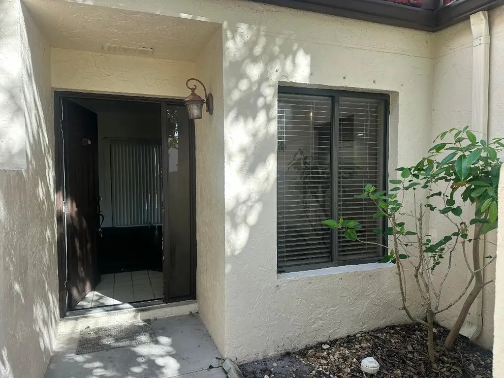 8 Via De Casas Sur Boynton Beach FL 33426