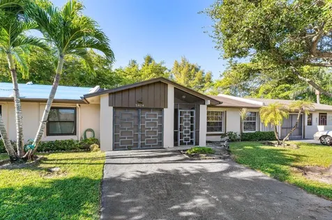 5424 Viburnum Circle Delray Beach FL 33484