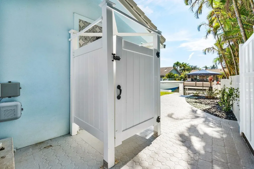 3020 NE 47th Street Lighthouse Point FL 33064