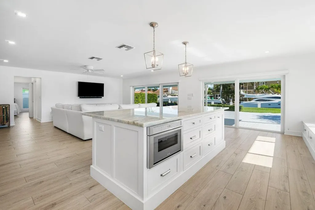 3020 NE 47th Street Lighthouse Point FL 33064