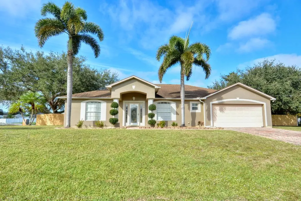 176 SW Valley Place Port St Lucie FL 34953