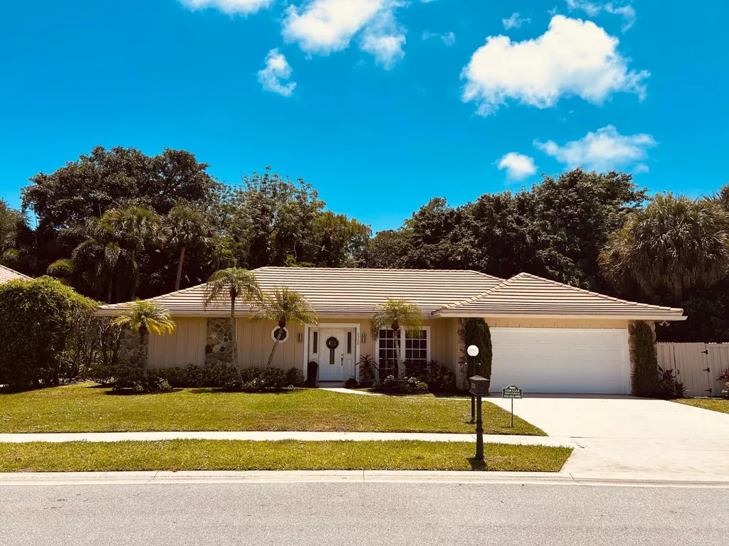 2758 Biarritz Drive Palm Beach Gardens FL 33410