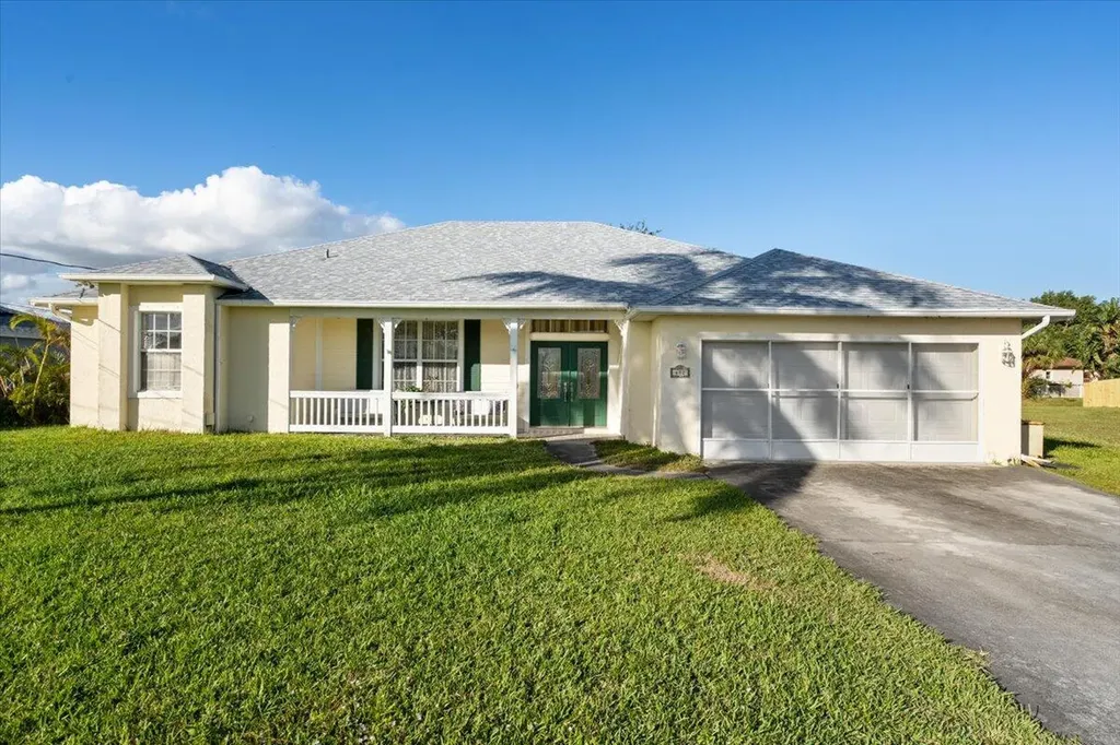 482 SW South Quick Circle Port St Lucie FL 34953
