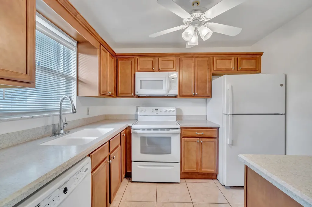 2528 Boundbrook Drive S West Palm Beach FL 33406