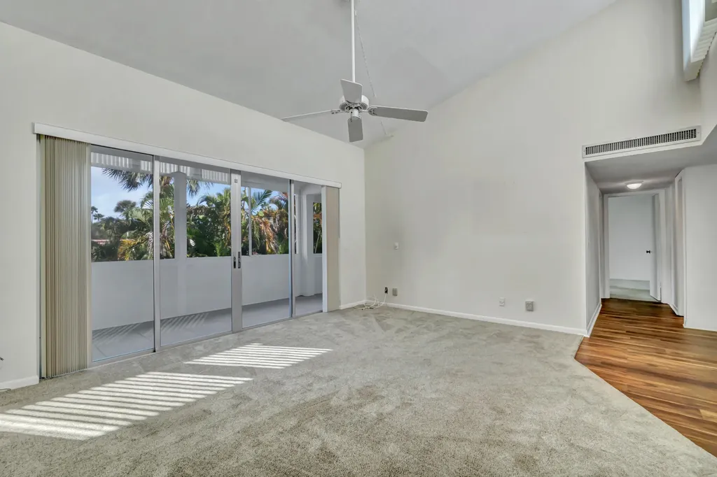 2528 Boundbrook Drive S West Palm Beach FL 33406