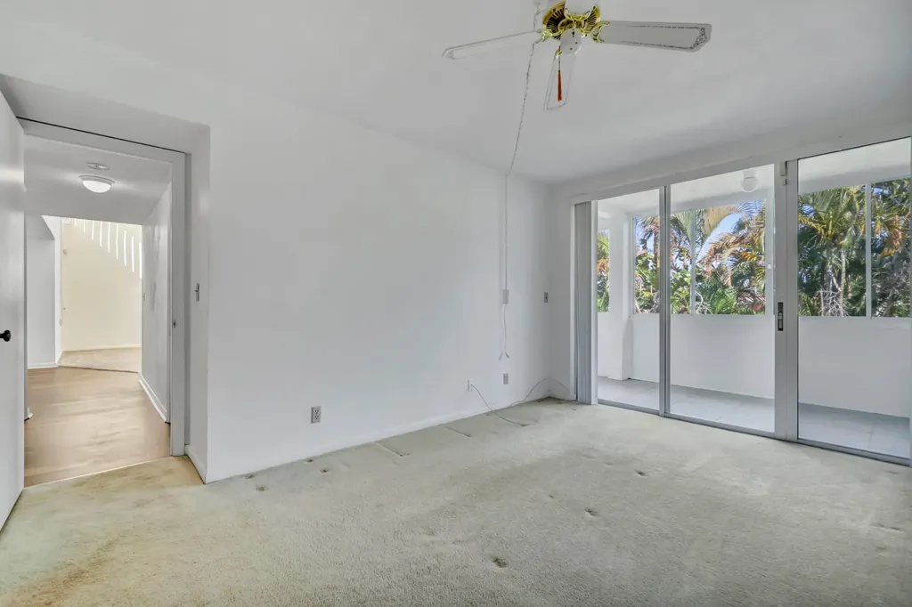2528 Boundbrook Drive S West Palm Beach FL 33406
