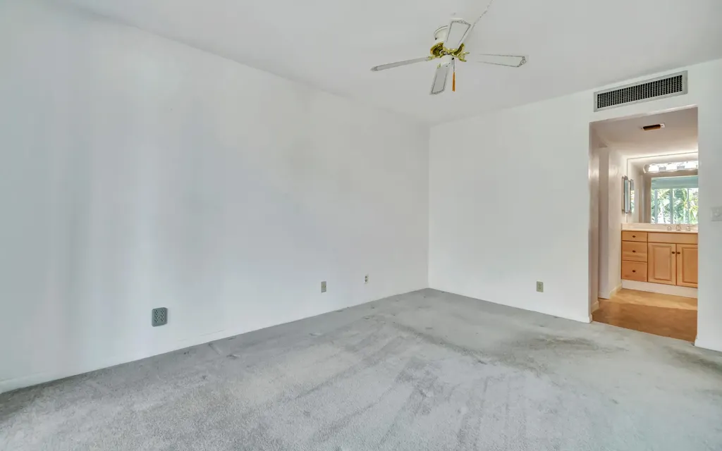 2528 Boundbrook Drive S West Palm Beach FL 33406