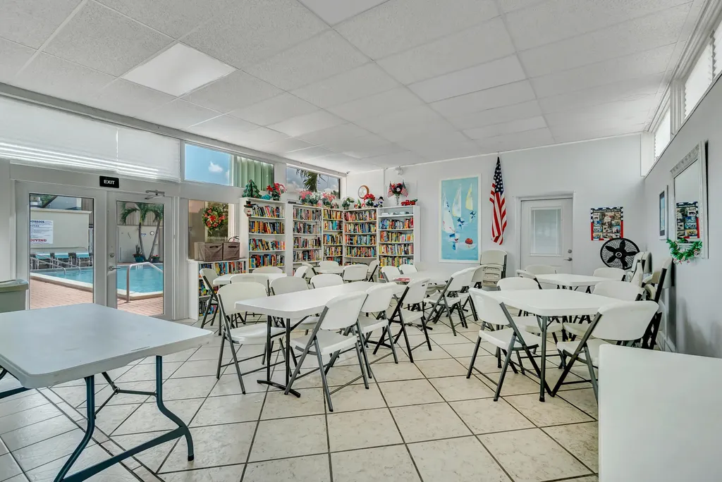 2528 Boundbrook Drive S West Palm Beach FL 33406