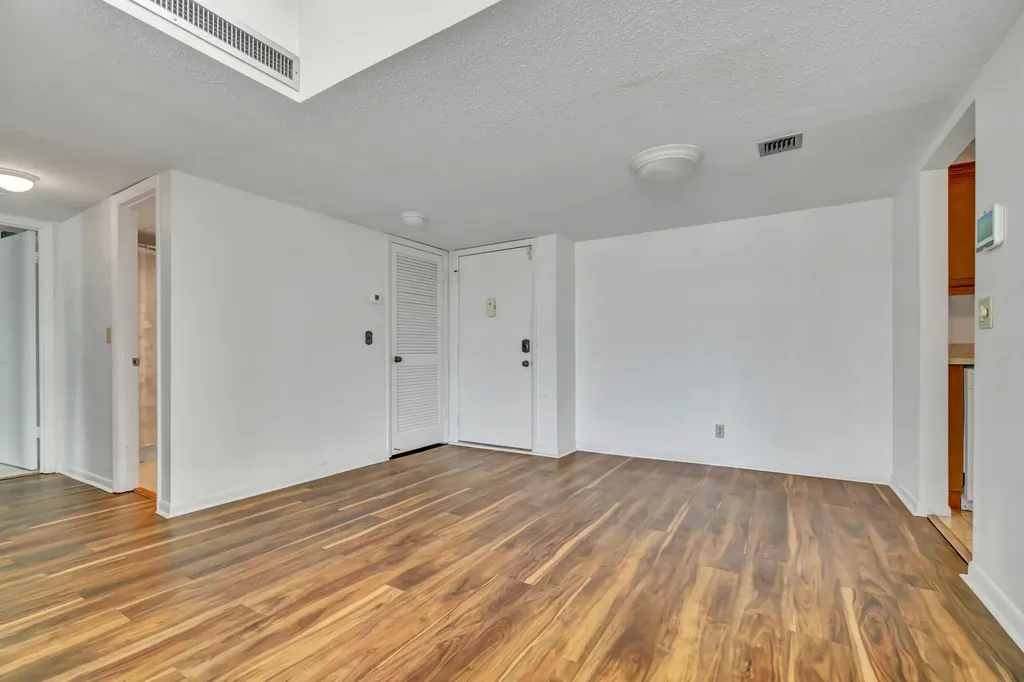 2528 Boundbrook Drive S West Palm Beach FL 33406
